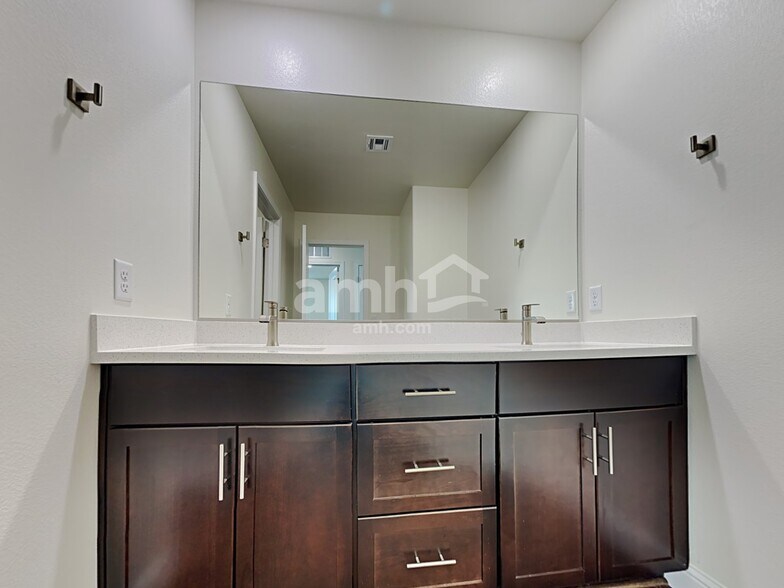 Building Photo - 724 Terrain Star Ave