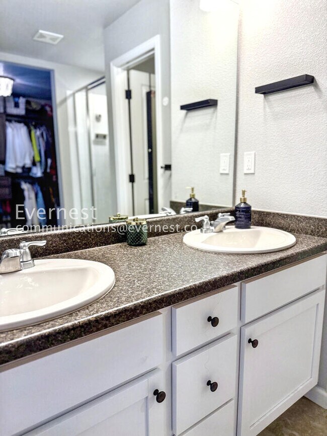 Building Photo - 1123 Huntington Ave