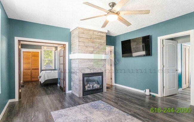Building Photo - Zeeland Gem! Gorgeous 2 Bed/2 Bath Single-...