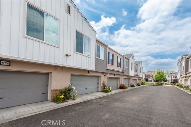 Building Photo - 212 Red Brick Dr