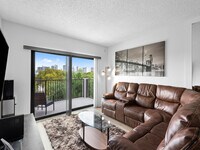 Building Photo - 900 River Reach Dr