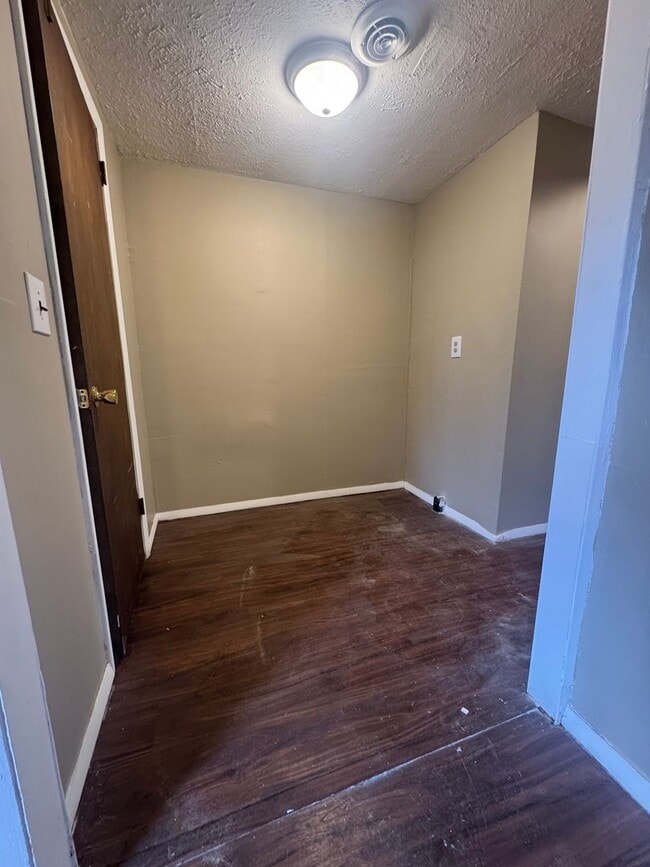 Building Photo - 212 Depeyster St