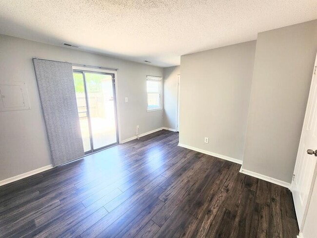 Building Photo - 244 Thalia Trace Dr