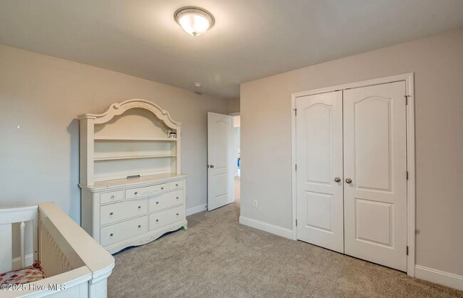 Building Photo - ***Special Offer*** Single Family Home in Desirable Neighborhood