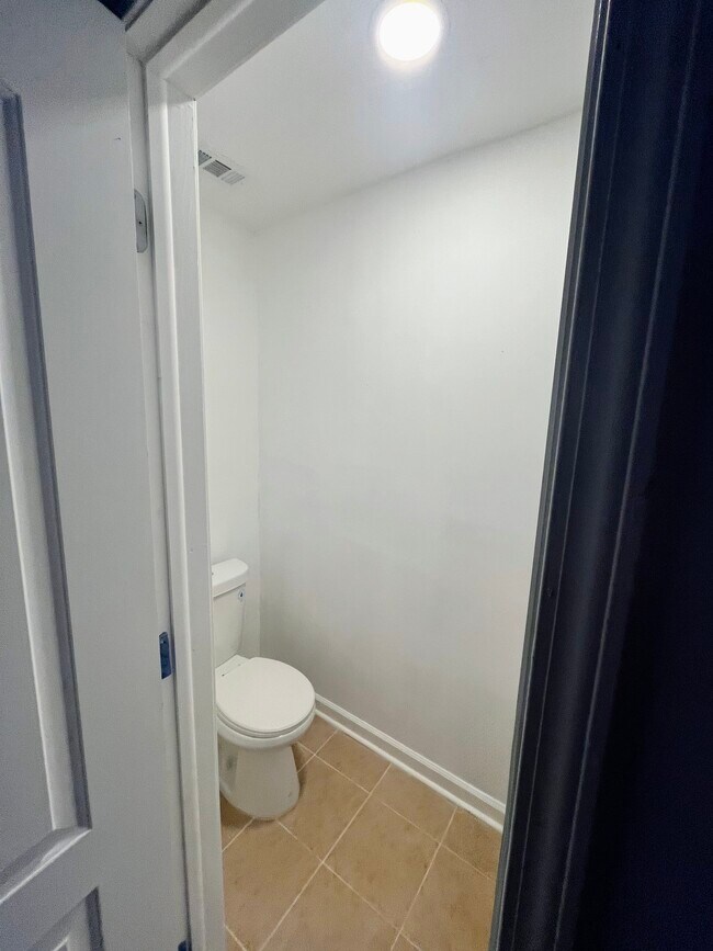 Building Photo - 1200 Bretta St