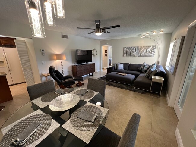 Building Photo - 221 Pine HOV Cir