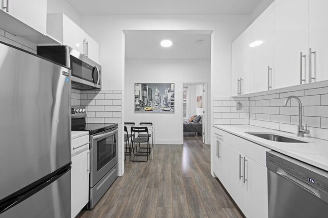 Primary Photo - 3 bedroom in New York NY 10030