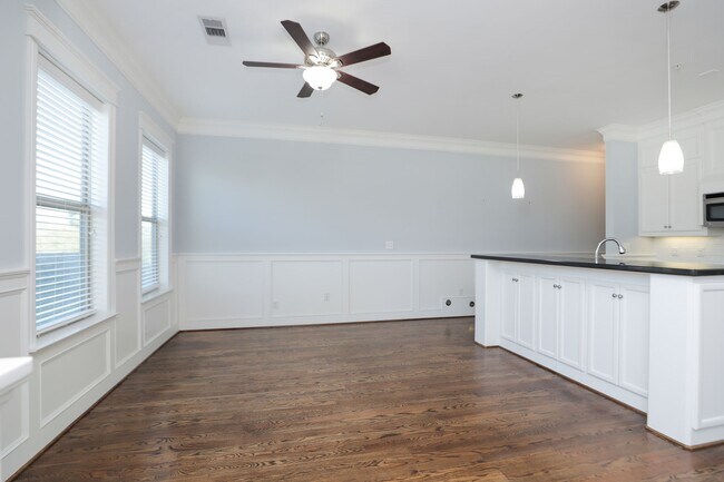 Building Photo - 2802 Morrison St