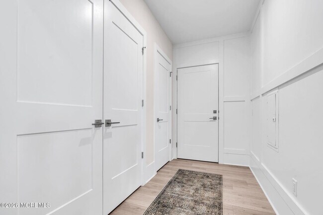 Building Photo - 218 3rd Ave