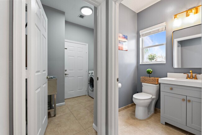 Building Photo - 2253 Balsan Way