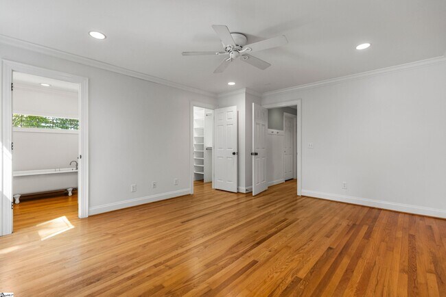 Building Photo - 112 N Rockview Dr
