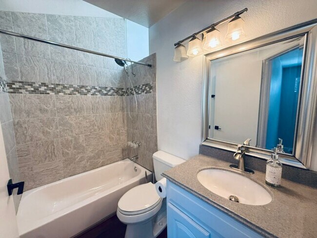 Building Photo - Spacious 3 Bedroom 3 Bath Condo with Garage in Desirable Highland Trails Community