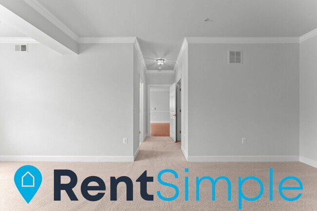 Building Photo - 15221 Royal Crest Dr