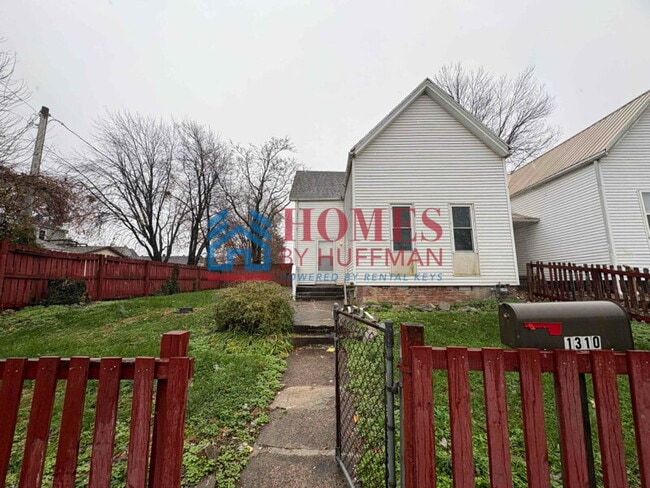 Primary Photo - Three Bedroom House | Move In Ready!