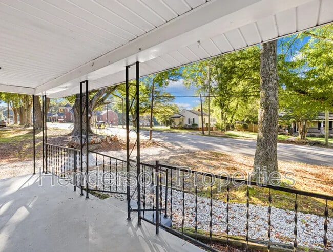 Building Photo - 532 E Iredell Ave