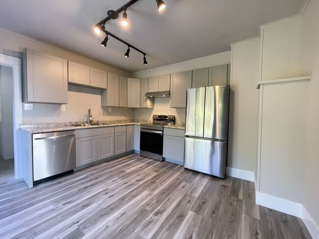 Building Photo - 3Bd/2Ba Shoreline House