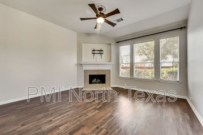 Building Photo - 1325 Mockingbird Dr