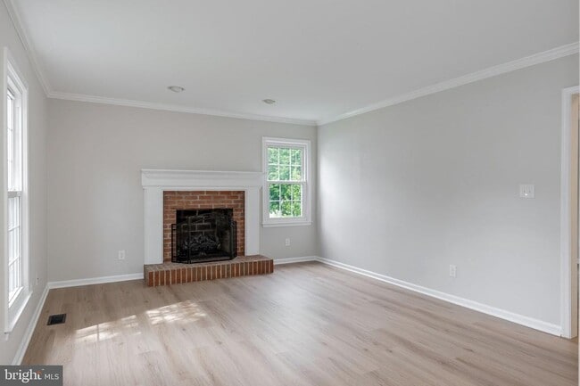 Building Photo - 561 Tiffany Ct