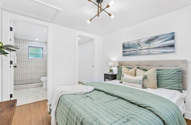 Building Photo - Modern 2-Bedroom Duplex w/ BRAND NEW Washer & Dryer – Quiet, Safe Area in Seminole Heights