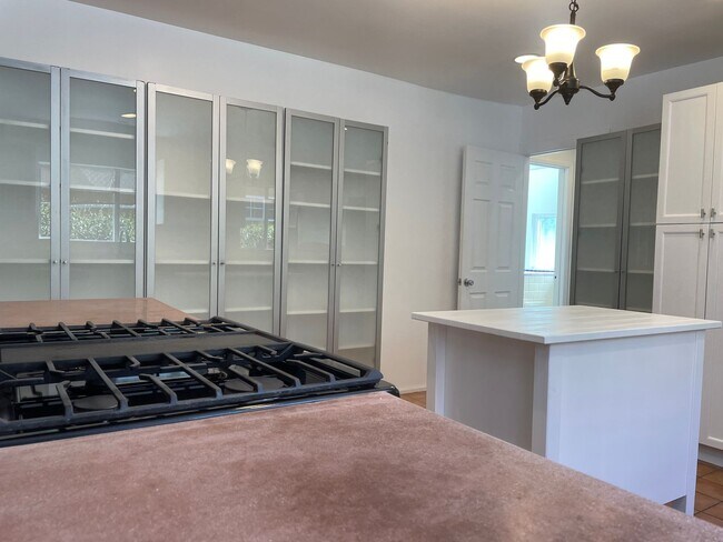 Building Photo - Private Single Family Home in Central Quie...