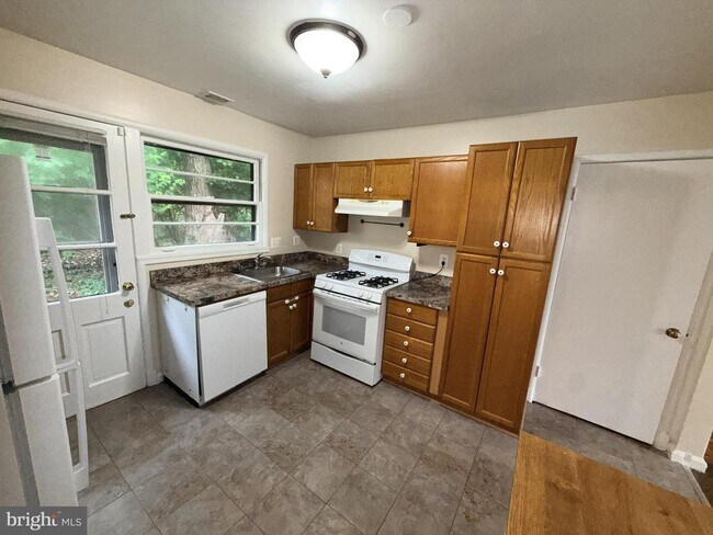 Building Photo - 9412 Holland Ct