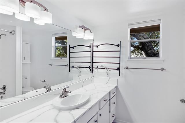 Building Photo - 10580 High Hollows Dr