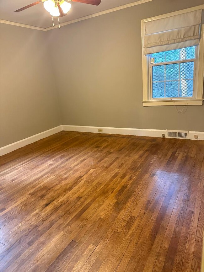 Building Photo - 1517 N Roxboro St