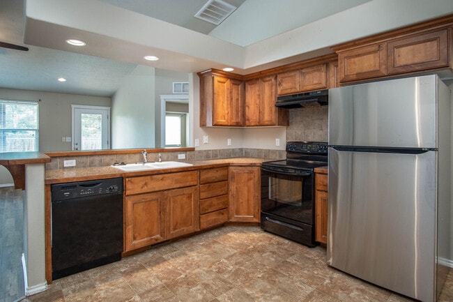 Building Photo - 3916 Kirby Cir