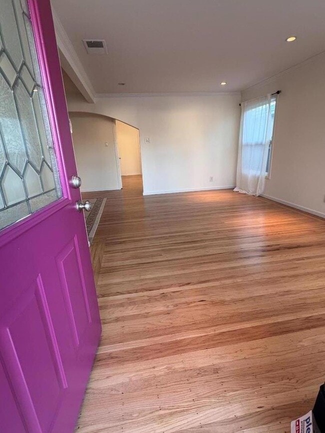 Building Photo - 415 Wisteria Dr