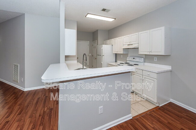 Building Photo - 1584 Kentwood Cir