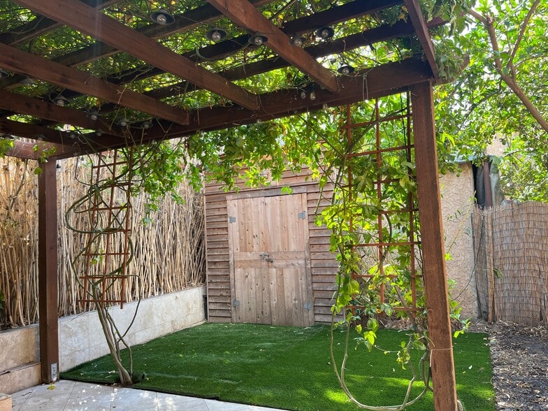 Building Photo - 1684 West Blvd