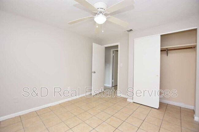 Building Photo - 1424 Phyllis St