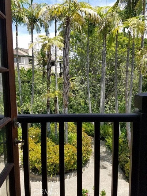 Building Photo - 8694 Villa La Jolla Dr