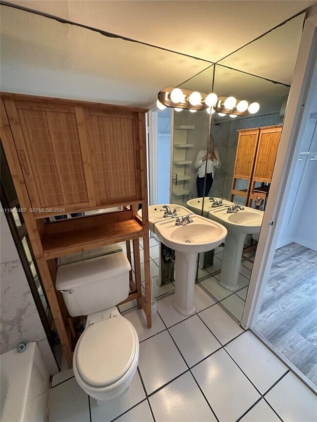 Building Photo - 200 SE 15th Rd