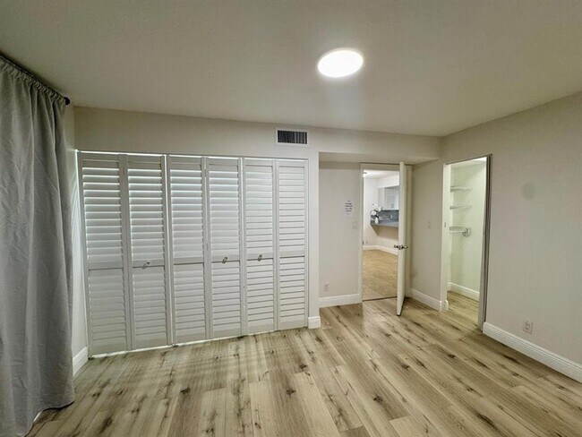 Building Photo - 1256 S Military Trail