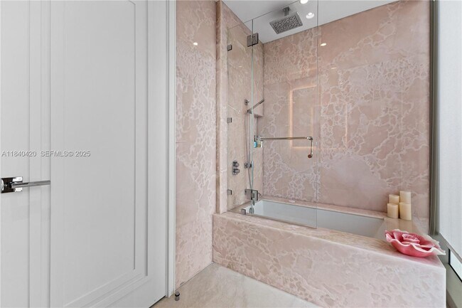 Building Photo - 17901 Collins Ave