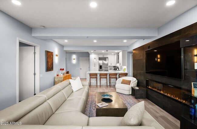 Building Photo - 7167 E Rancho Vista Dr