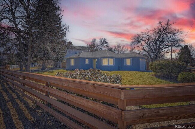 Building Photo - "Charming 3-Bed Denver Gem with Gleaming H...