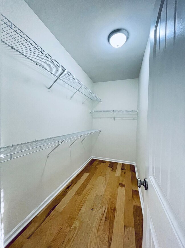 Building Photo - 3/2 single family - quiet neighborhood - updated and ready to move in!