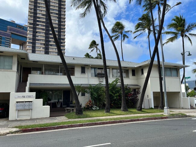 Building Photo - Waikiki: Upper Floor 1 Bed, 1 Bath Apartment