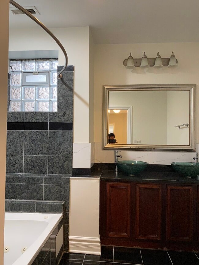 Building Photo - 7010 S Merrill Ave