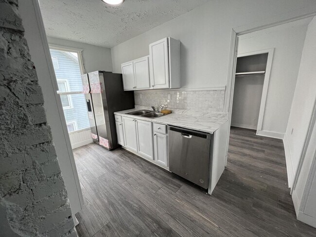 Building Photo - 426 Park Ave