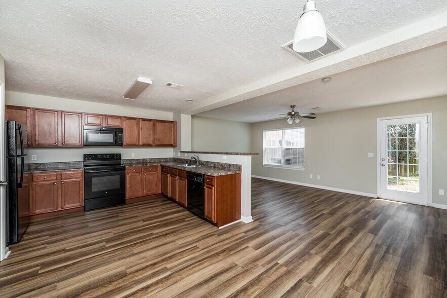 Building Photo - 604 Nixon Way