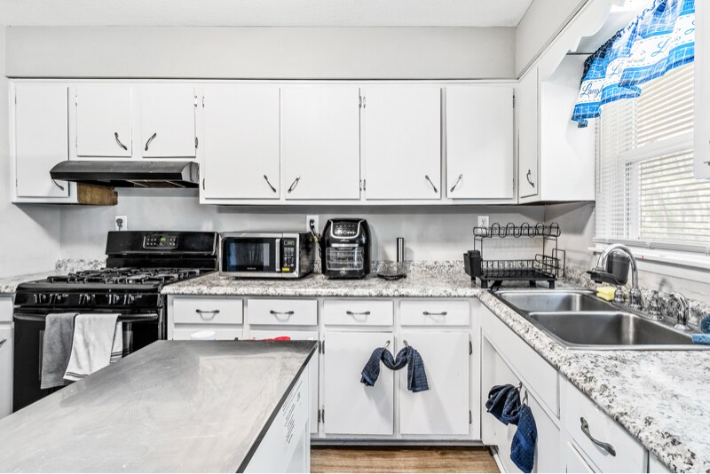 Building Photo - 3301 Buckeye Ct