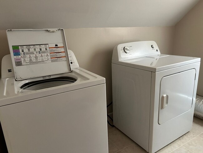 Building Photo - 3 Bedroom 1 Bathroom Brick Cape