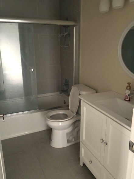 Shared bathroom - 3028 W Cheryllyn Ln