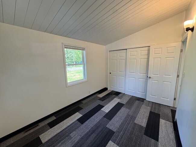 Building Photo - 1240 Okema St