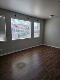 Building Photo - 1 Bedroom Condo located in Lynden Washington