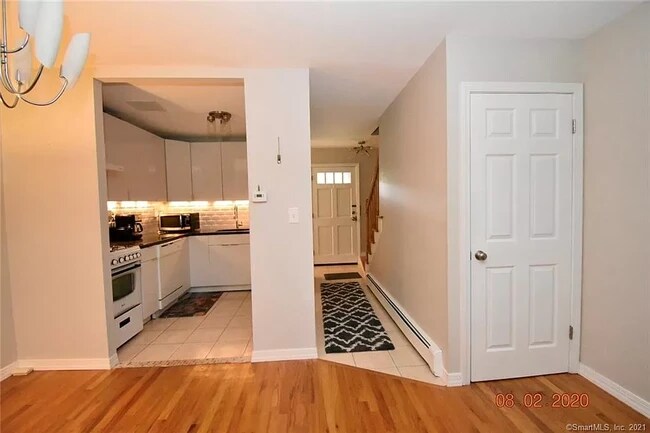 Building Photo - 6 Locust Cir