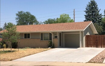 Building Photo - Cute 3 Bed with large fenced yard and garage! Great location in Boulder!
